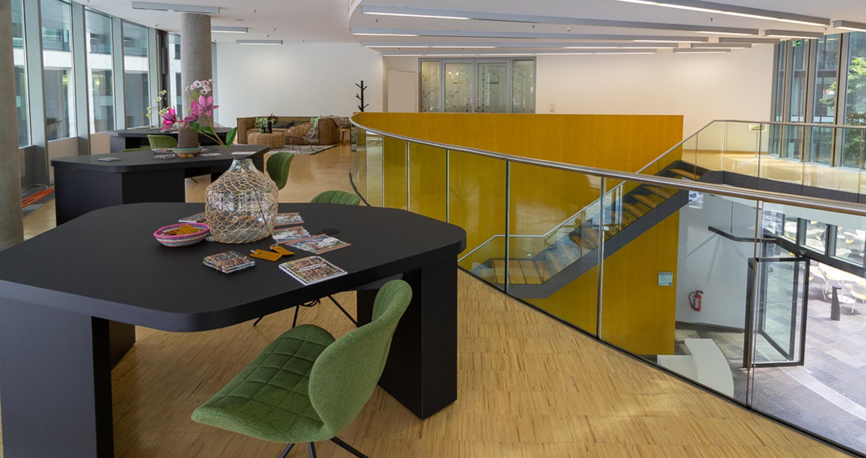 Tribes Frankfurt Baseler Oval Flex Desks