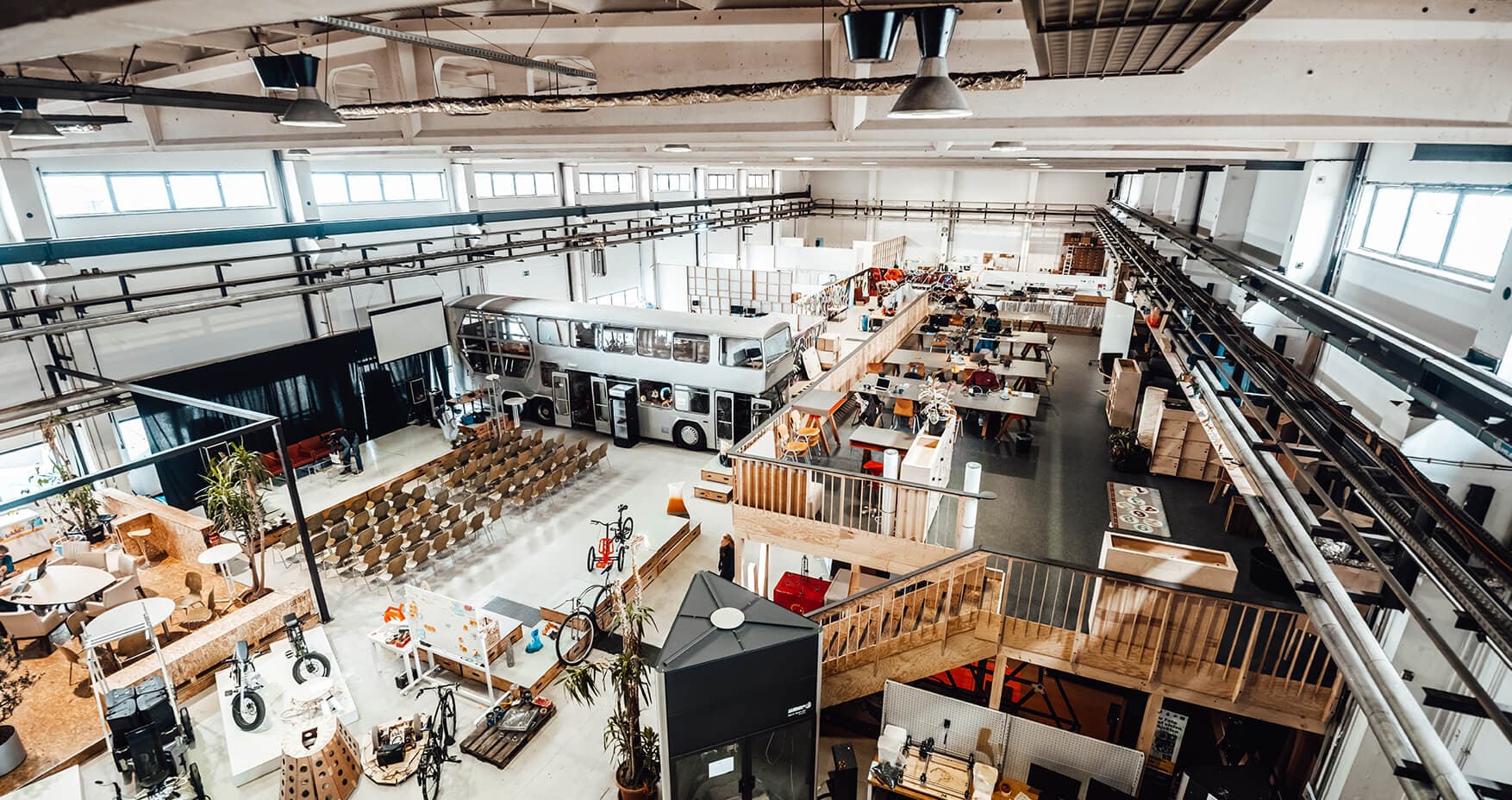 Motionlab Berlin Space mit dem Bus